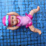 Jucarii, Copii si Bebe - Jucarii si jocuri - Papusi si accesorii - Papusi - Papusa bebelus care inoata Swimming Doll - Infinity.ro
