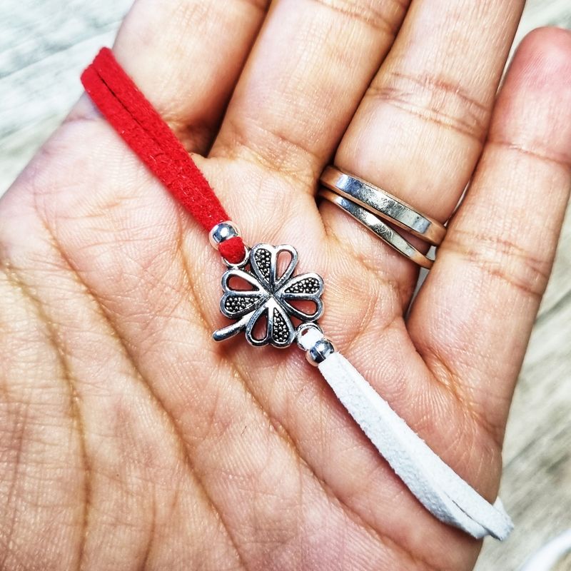 Market - Cadouri - Martisoare - Martisor Bratara Trifoi cu patru foi stilizat, din piele intoarsa eco lucrata manual by Wild Bracelets - Infinity.ro