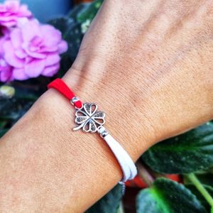 Martisor Bratara Trifoi cu patru foi stilizat, din piele intoarsa eco lucrata manual by Wild Bracelets