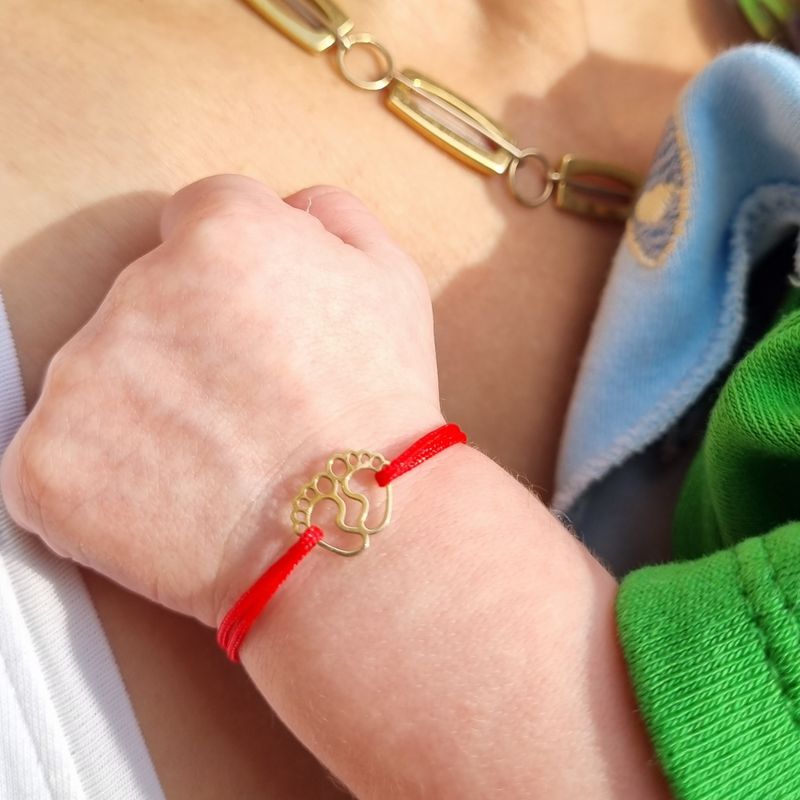 Fashion, accesorii si bijuterii - Femei - Bijuterii femei - Bratari femei - Set 2 Bratari din aur 14k, Mama si bebe cu charm talpite, reglabile din snur rosu de matase lucrate 100% manual - Infinity.ro