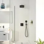 Casa si Gradina - Sanitare - Cazi si cabine de dus - Coloane si seturi de dus - Sistem de dus incastrat Grohe Precision cu palarie patrata Vitalio Comfort 250 negru mat - Infinity.ro
