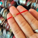 Fashion, accesorii si bijuterii - Femei - Bijuterii femei - Bratari femei - Set 2 Bratari Mama si bebe din aur 14k cu charm cruciulita, reglabile din snur rosu de matase lucrate 100% manual - Infinity.ro