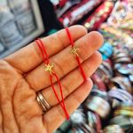 Fashion, accesorii si bijuterii - Femei - Bijuterii femei - Bratari femei - Set 2 Bratari Mama si bebe din aur 14k cu charm cruciulita, reglabile din snur rosu de matase lucrate 100% manual - Infinity.ro