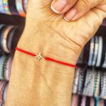 Fashion, accesorii si bijuterii - Femei - Bijuterii femei - Bratari femei - Set 2 Bratari Mama si bebe din aur 14k cu charm cruciulita, reglabile din snur rosu de matase lucrate 100% manual - Infinity.ro