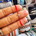 Fashion, accesorii si bijuterii - Femei - Bijuterii femei - Bratari femei - Set 2 Bratari Mama si bebe din aur 14k cu charm cruciulita, reglabile din snur rosu de matase lucrate 100% manual - Infinity.ro