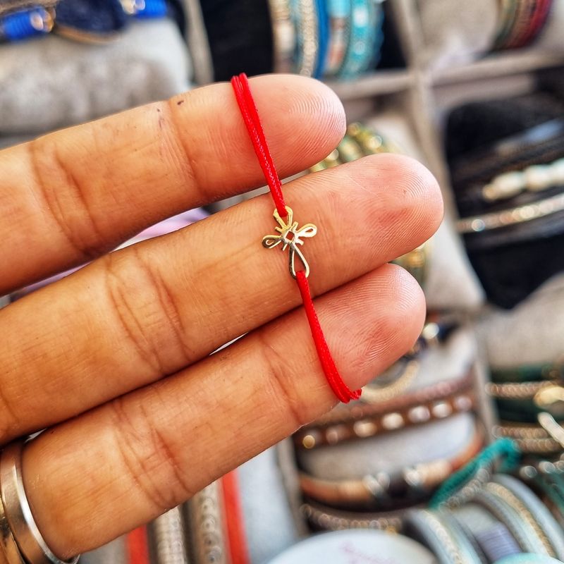 Fashion, accesorii si bijuterii - Femei - Bijuterii femei - Bratari femei - Set 2 Bratari Mama si bebe din aur 14k cu charm cruciulita, reglabile din snur rosu de matase lucrate 100% manual - Infinity.ro