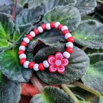 Market - Cadouri - Martisoare - Bratara copii elastica, cu charm floricica rosie si margelute din lemn - Infinity.ro