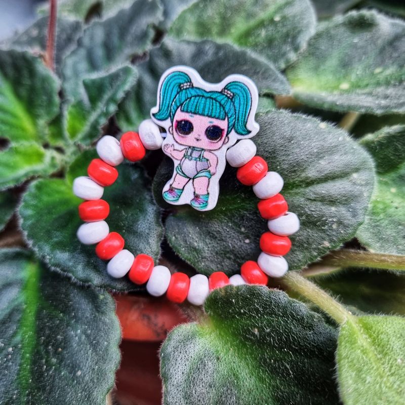 Market - Cadouri - Martisoare - Bratara Martisor pentru copii, elastica cu fetita LOL tourquaz, cu margelute de lemn - Infinity.ro