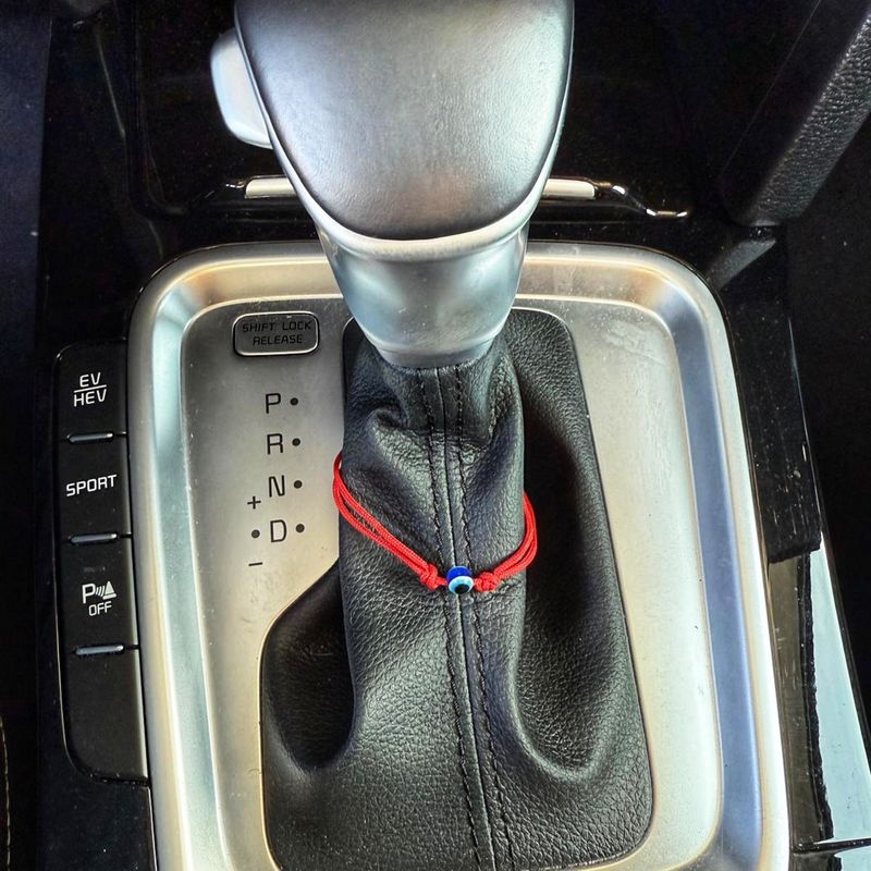 Fashion, accesorii si bijuterii - Barbati - Bijuterii barbati - Bratari barbati - Bratara cu ochi de deochi rotund, adult, reglabila din snur rosu Gros de matase - Infinity.ro