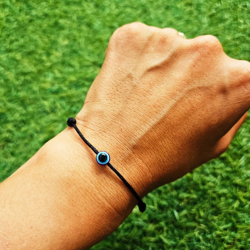 Fashion, accesorii si bijuterii - Barbati - Bijuterii barbati - Bratari barbati - Bratara cu ochi de deochi rotund, adult, reglabila din snur negru Gros de matase - Infinity.ro