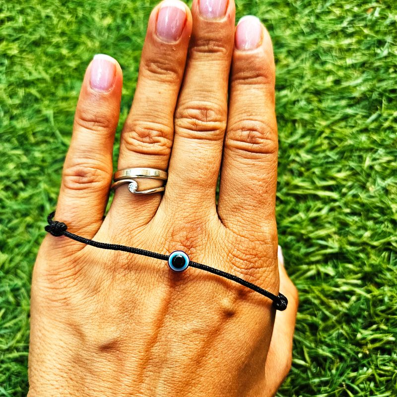 Fashion, accesorii si bijuterii - Barbati - Bijuterii barbati - Bratari barbati - Bratara cu ochi de deochi rotund, adult, reglabila din snur negru Gros de matase - Infinity.ro