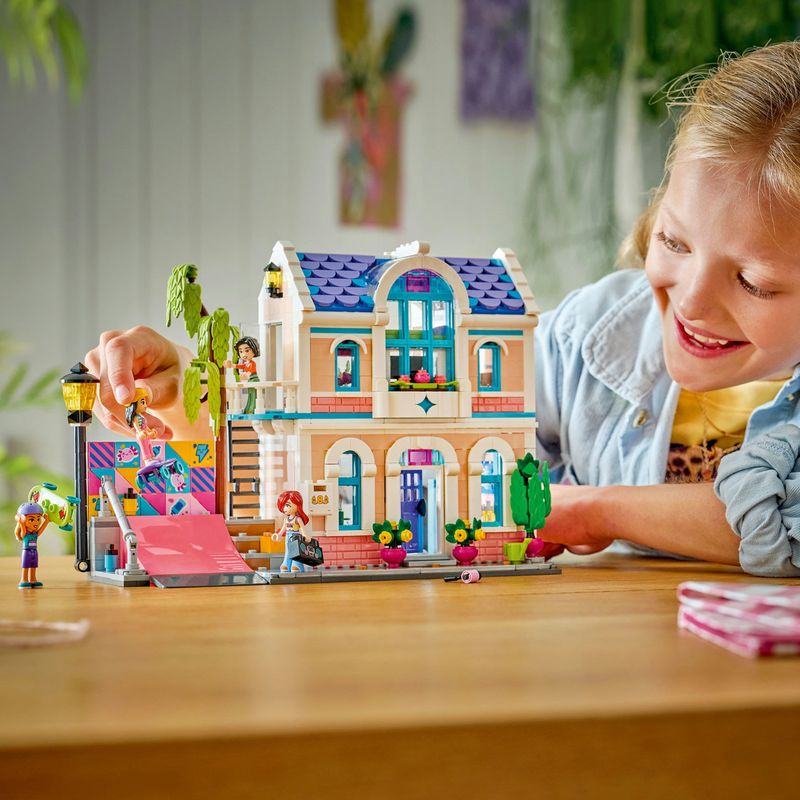 Jucarii, Copii si Bebe - Jucarii si jocuri - Seturi de constructie si cuburi - Seturi de constructie - LEGO Friends Casa Familiei lui Liann 42687 - Infinity.ro