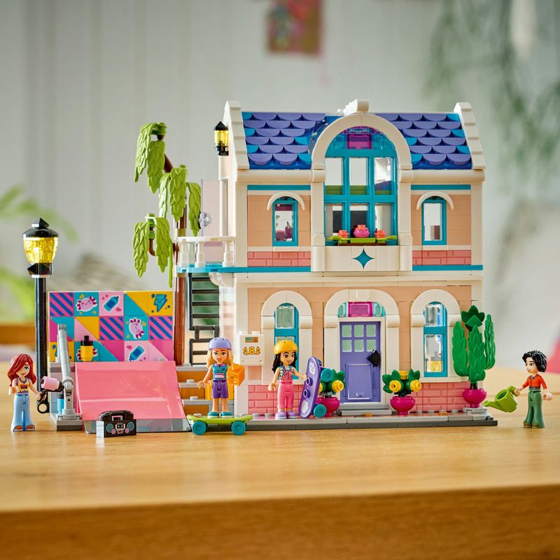 Jucarii, Copii si Bebe - Jucarii si jocuri - Seturi de constructie si cuburi - Seturi de constructie - LEGO Friends Casa Familiei lui Liann 42687 - Infinity.ro