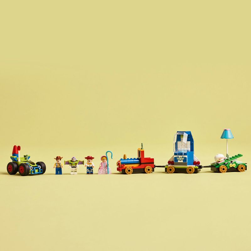 Jucarii, Copii si Bebe - Jucarii si jocuri - Seturi de constructie si cuburi - Seturi de constructie - LEGO Disney Toy Story 30th Anniversary Train & RC Car 43264 - Infinity.ro