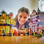 Jucarii, Copii si Bebe - Jucarii si jocuri - Seturi de constructie si cuburi - Seturi de constructie - LEGO Harry Potter Diagon Alley: Quality Quidditch & Ice Cream 76452 - Infinity.ro