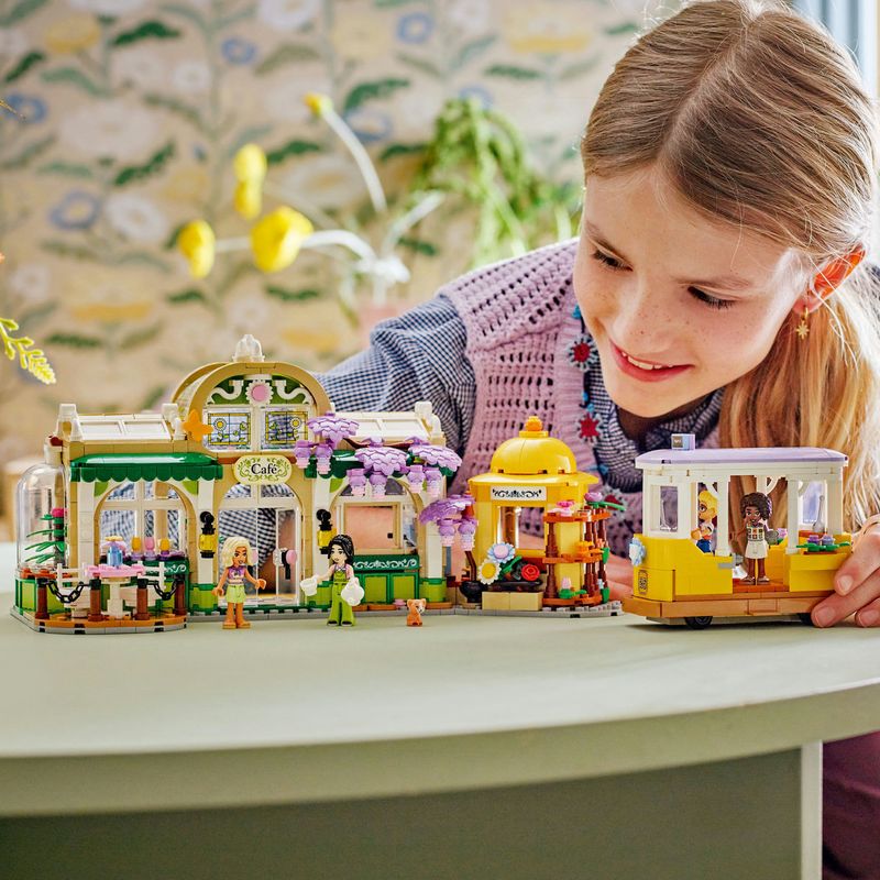Jucarii, Copii si Bebe - Jucarii si jocuri - Seturi de constructie si cuburi - Seturi de constructie - LEGO Friends Cafenea cu multe plante si florarie 42671 - Infinity.ro