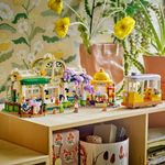 Jucarii, Copii si Bebe - Jucarii si jocuri - Seturi de constructie si cuburi - Seturi de constructie - LEGO Friends Cafenea cu multe plante si florarie 42671 - Infinity.ro