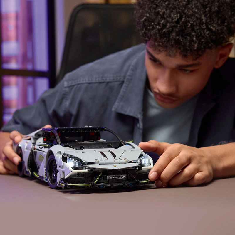 Jucarii, Copii si Bebe - Jucarii si jocuri - Seturi de constructie si cuburi - Seturi de constructie - LEGO Technic Lamborghini Revuelto 42214 - Infinity.ro