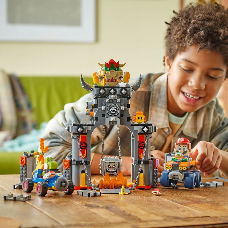 Jucarii, Copii si Bebe - Jucarii si jocuri - Seturi de constructie si cuburi - Seturi de constructie - LEGO Super Mario Mario Kart Castelul lui Bowser 72039 - Infinity.ro