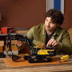 Jucarii, Copii si Bebe - Jucarii si jocuri - Seturi de constructie si cuburi - Seturi de constructie - LEGO Technic Excavator Volvo EC500 Hybrid 42215 - Infinity.ro