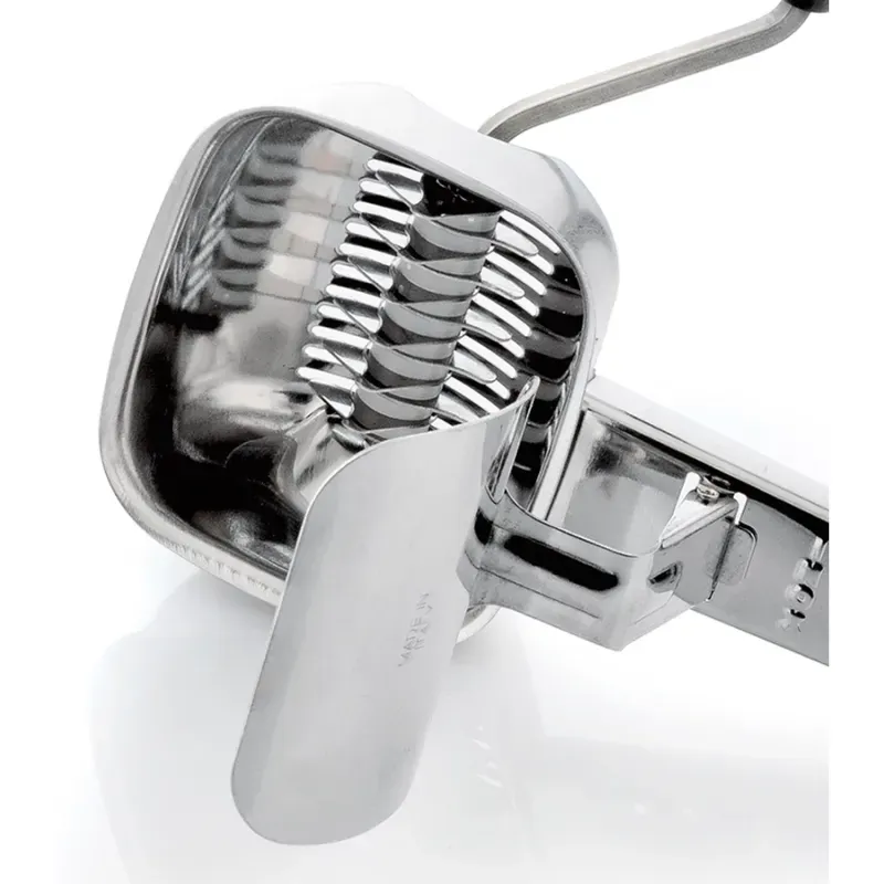 Casa si Gradina - Bucatarie si vesela - Ustensile bucatarie - Rasnite si dozatoare condimente - Rasnita pentru patrunjel din otel inoxidabil - Infinity.ro