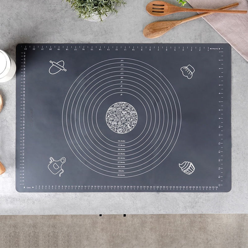 Casa si Gradina - Bucatarie si vesela - Ustensile bucatarie - Ustensile ornare prajituri - Covoras din silicon pentru framantat si copt 64×45 cm, gri - Infinity.ro