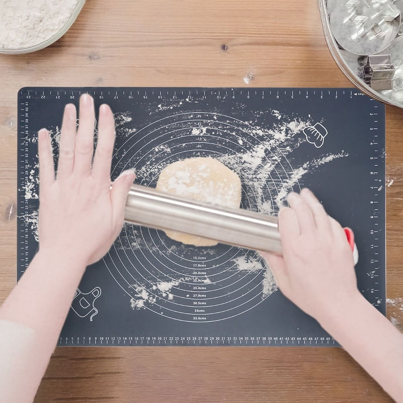 Casa si Gradina - Bucatarie si vesela - Ustensile bucatarie - Ustensile ornare prajituri - Covoras din silicon pentru framantat si copt 64×45 cm, gri - Infinity.ro