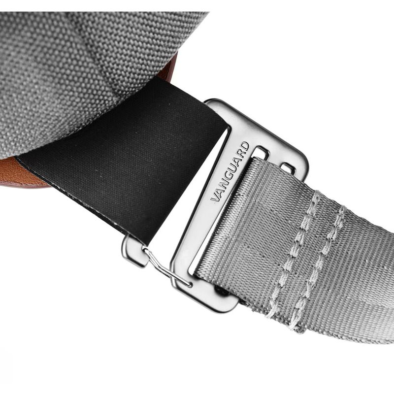 TV, Audio-Video si Foto - Aparate foto si accesorii - Accesorii foto si video - Genti / Rucsacuri / Huse - Geanta foto de umar Vanguard VEO CITY CB24, include husa de ploaie, capacitate 3l, Gri - Infinity.ro