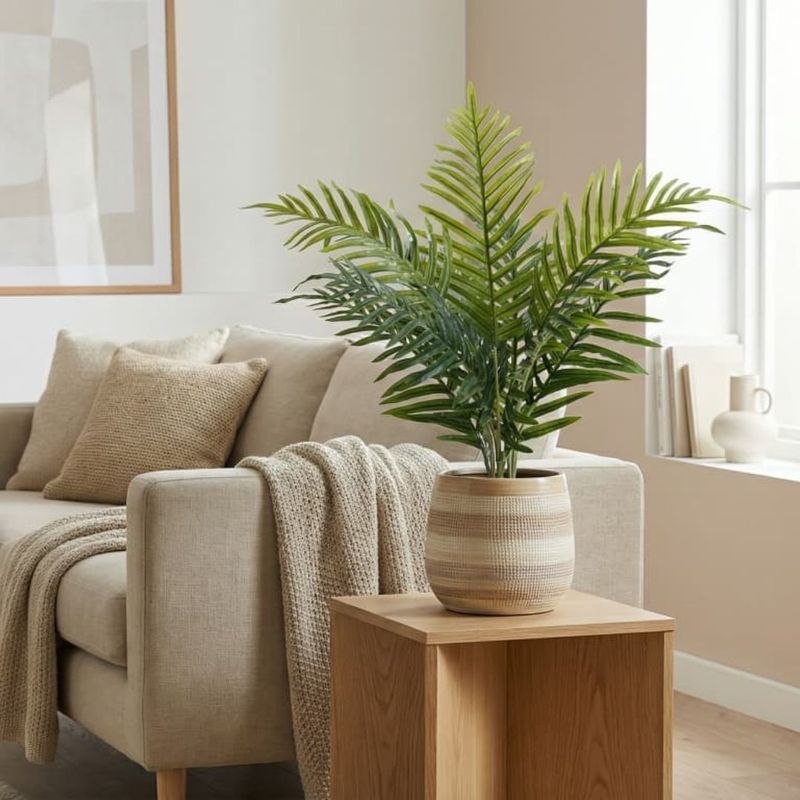 Casa si Gradina - Decoratiuni - Obiecte decorative - Plante artificiale - Planta artificiala Areca 70 cm, cu frunze verzi lungi si detalii realiste, pentru interior, ghiveci negru inclus - Infinity.ro