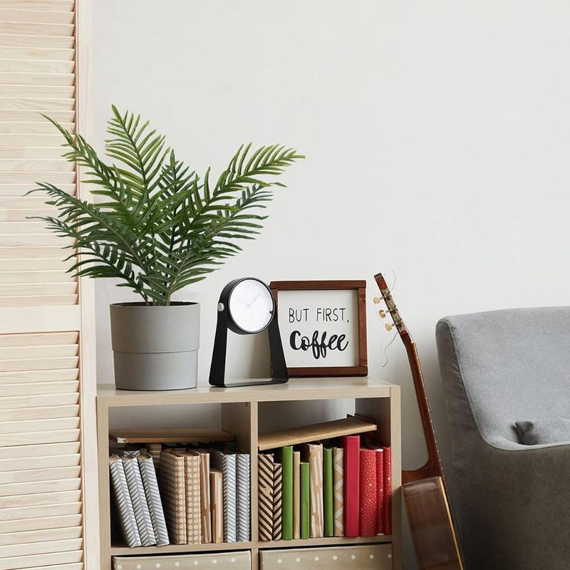 Casa si Gradina - Decoratiuni - Obiecte decorative - Plante artificiale - Planta artificiala Areca 70 cm, cu frunze verzi lungi si detalii realiste, pentru interior, ghiveci negru inclus - Infinity.ro