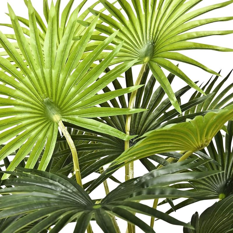 Casa si Gradina - Decoratiuni - Obiecte decorative - Plante artificiale - Planta artificiala Palmier 120 cm, bogata in frunze verzi cu detalii realiste, ghiveci negru inclus - Infinity.ro