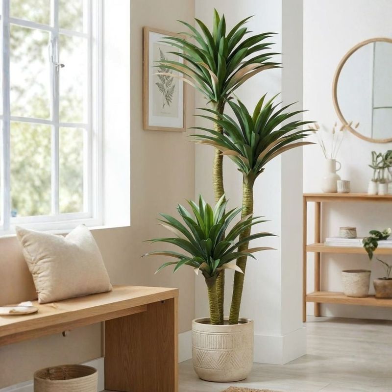 Casa si Gradina - Decoratiuni - Obiecte decorative - Plante artificiale - Planta artificiala Yucca 160 cm, cu frunze verzi si lungi, cu detalii realiste, pentru interior, ghiveci negru inclus - Infinity.ro