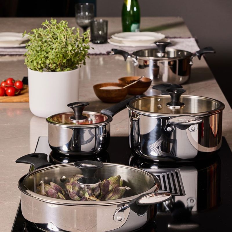 Casa si Gradina - Bucatarie si vesela - Vase pentru gatit - Oale si cratite - Oala inox cu capac 24 cm Luxury Design Collection Andrea Fontebasso - Infinity.ro