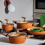 Casa si Gradina - Bucatarie si vesela - Vase pentru gatit - Oale si cratite - Cratita cu capac 24 cm Tognana Traditional Stone Collection - Infinity.ro