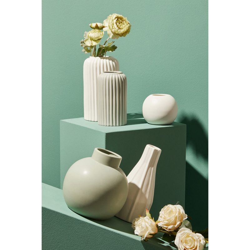 Casa si Gradina - Decoratiuni - Obiecte decorative - Vaze si boluri decorative - Vaza Atena Svasato Bianco H20 Bizzotto - Infinity.ro