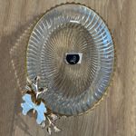 Casa si Gradina - Bucatarie si vesela - Vesela si tacamuri - Platouri de bucatarie - Platou sticla Efegil 23x28 cm transparent-auriu fluture alb - Infinity.ro