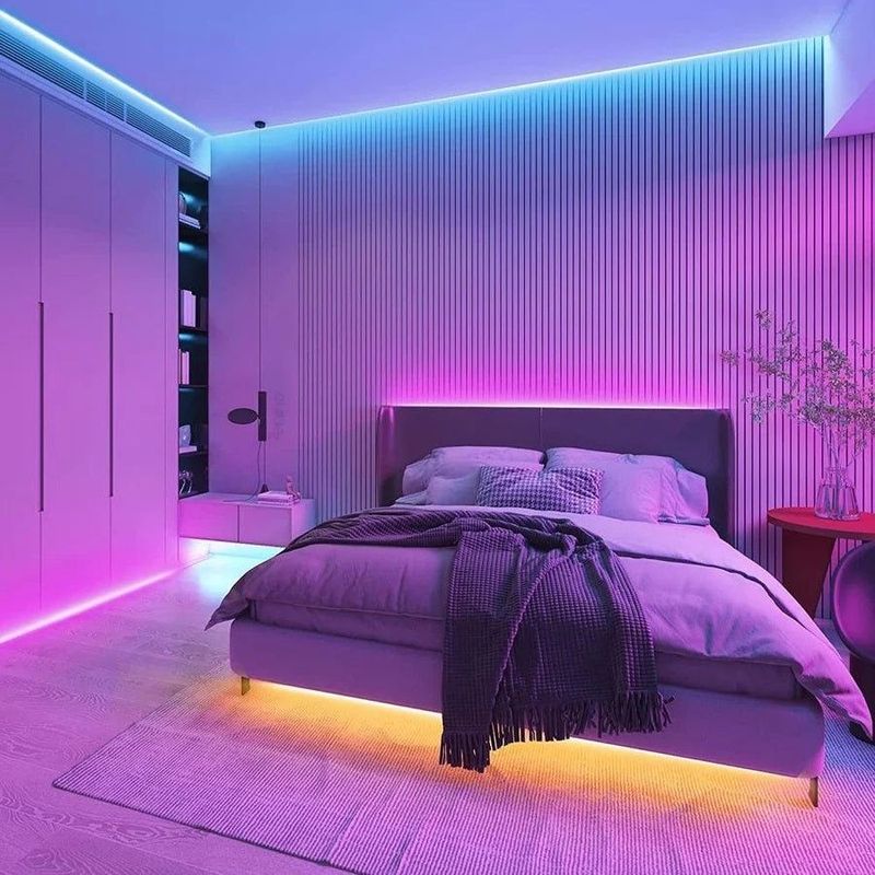 Casa si Gradina - Corpuri si surse de iluminat - Benzi LED - Banda LED RGB cu Telecomanda, Control prin aplicatie, USB, lumina decorativa colorata, Efect Muzical, 10 M - Infinity.ro