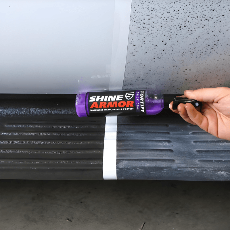 Auto si Moto - Intretinere auto - Produse curatare auto - Shine Armor - Spray Ceramic 3 in 1 pentru Protectie si Lustruire - Kit 236 ml cu laveta microfibra si pulverizator - Infinity.ro