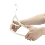 Casa si Gradina - Mobilier - Organizare si depozitare - Umerase si valeti - Set de 20 de umerase pentru haine, din velur, cu carlig rotativ, 45x23 cm, ecru - Infinity.ro