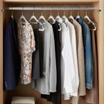 Casa si Gradina - Mobilier - Organizare si depozitare - Umerase si valeti - Set de 20 de umerase antiderapante pentru haine, din PE, cu carlig metalic rotativ, 41 cm, alb si gri - Infinity.ro