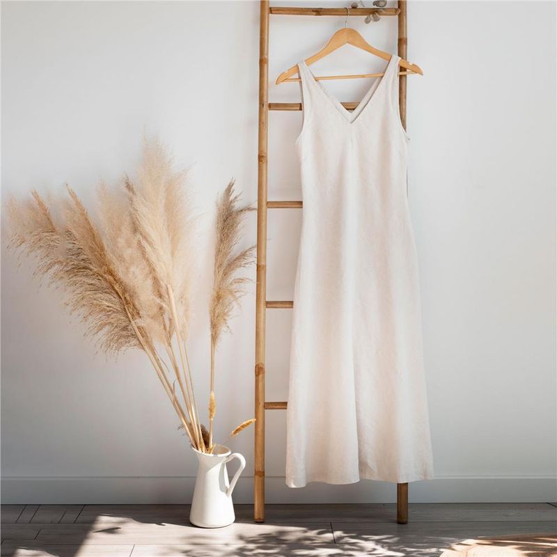 Casa si Gradina - Mobilier - Organizare si depozitare - Umerase si valeti - Set de 10 umerase din lemn cu carlig cromat rotativ, forma ergonomica, 43x21 cm, maro natur - Infinity.ro