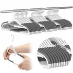Casa si Gradina - Mobilier - Organizare si depozitare - Umerase si valeti - Set de 30 de umerase antiderapante pentru haine, din PE, cu carlig metalic rotativ, 41 cm, alb si gri - Infinity.ro