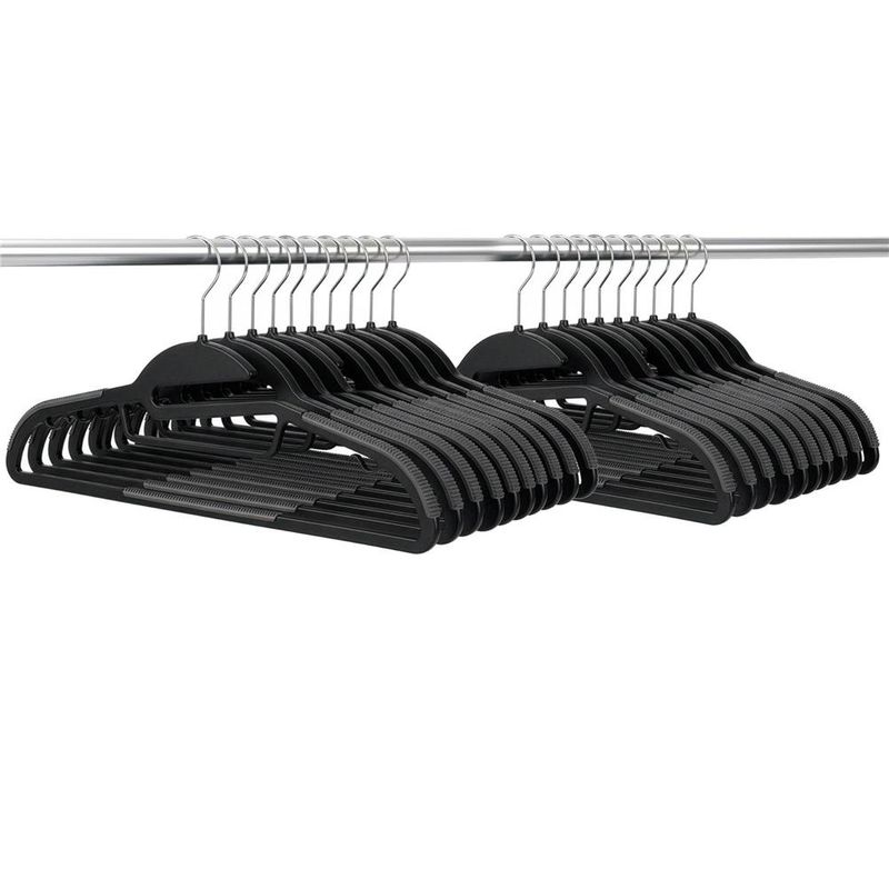 Casa si Gradina - Mobilier - Organizare si depozitare - Umerase si valeti - Set de 20 de umerase antiderapante pentru haine, din PE, cu carlig metalic rotativ, 41 cm, negru si gri - Infinity.ro