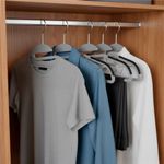 Casa si Gradina - Mobilier - Organizare si depozitare - Umerase si valeti - Set de 30 de umerase antiderapante pentru haine, din PE, cu carlig metalic rotativ, 41 cm, gri si negru - Infinity.ro