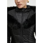 Fashion, accesorii si bijuterii - Femei - Imbracaminte femei - Jachete si geci femei - Geaca Dama Guess OXANA W4BL61 – Matlasata, Cambrata, cu Gluga din Blana Sintetica Negru S INTL - Infinity.ro