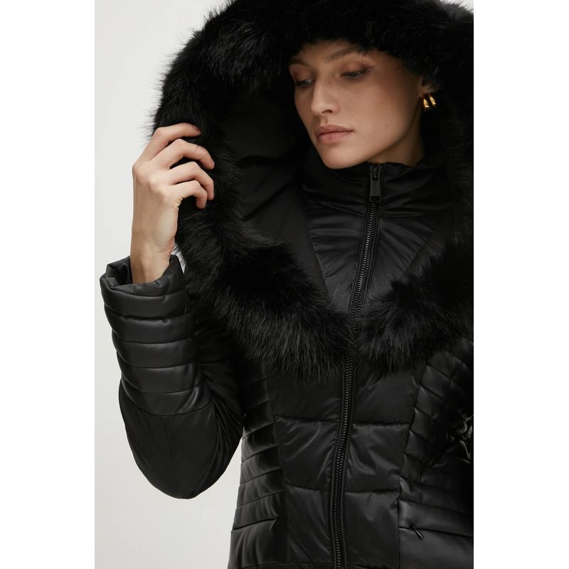 Fashion, accesorii si bijuterii - Femei - Imbracaminte femei - Jachete si geci femei - Geaca Dama Guess OXANA W4BL61 – Matlasata, Cambrata, cu Gluga din Blana Sintetica Negru S INTL - Infinity.ro