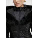 Fashion, accesorii si bijuterii - Femei - Imbracaminte femei - Jachete si geci femei - Geaca Dama Guess OXANA W4BL61 – Matlasata, Cambrata, cu Gluga din Blana Sintetica Negru L INTL - Infinity.ro