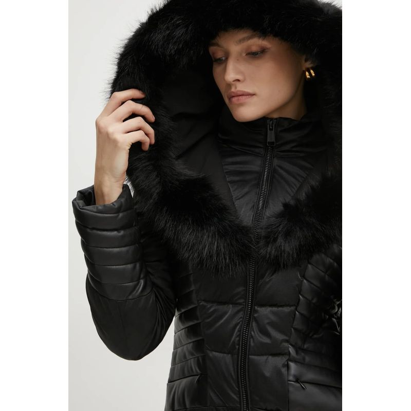 Fashion, accesorii si bijuterii - Femei - Imbracaminte femei - Jachete si geci femei - Geaca Dama Guess OXANA W4BL61 – Matlasata, Cambrata, cu Gluga din Blana Sintetica Negru L INTL - Infinity.ro