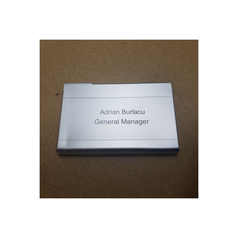 Carti si Birotica - Papetarie - Carti de vizita - Suport carti de vizita aluminiu, gravat, personalizat cu nume sau sigla, 95 x 65 x 7 mm - Infinity.ro