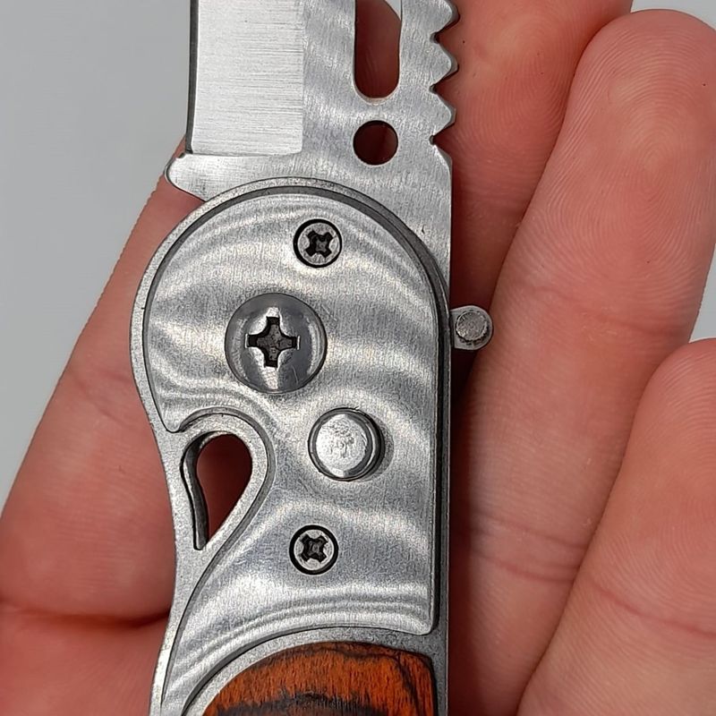 Sport si Outdoor - Camping - Cutite, bricege si accesorii - Cutite si bricege - Cutit briceag deschidere a lamei automata pe buton, lama otel, maner imitatie lemn, 20cm - Infinity.ro